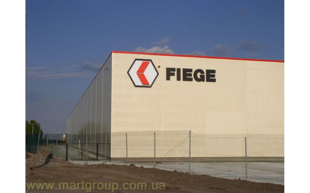Логотип на фасаде FIEGE