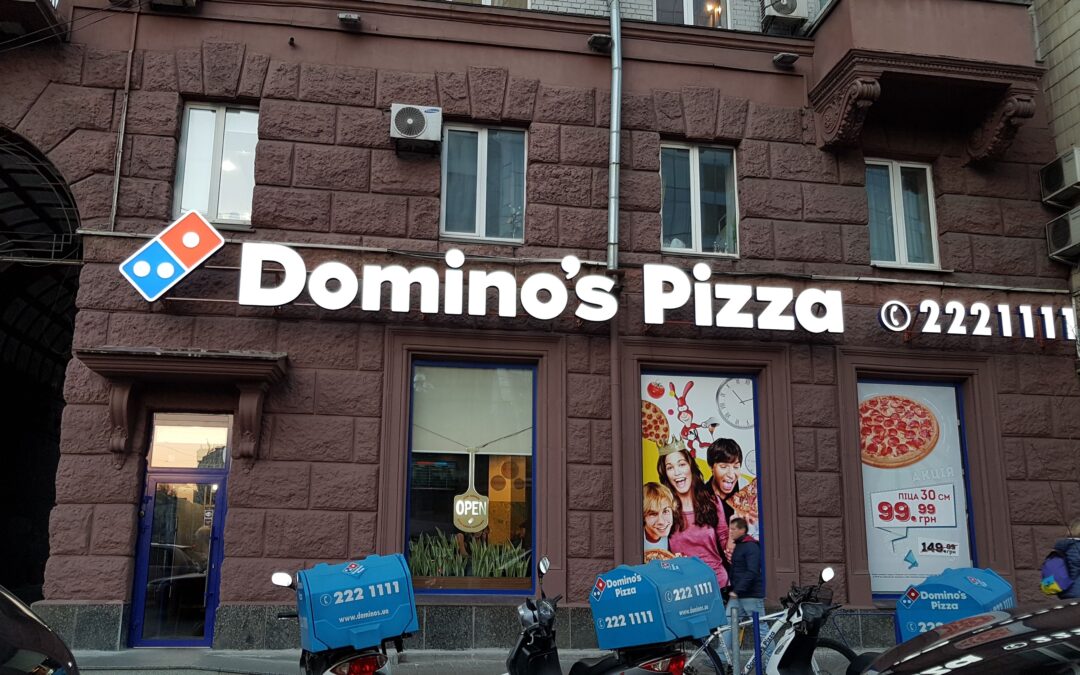 Объемные буквы Dominos Pizza