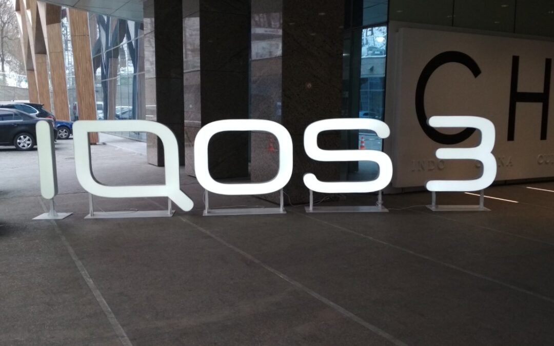 Окремо стоячі алюмінієві букви IQOS 3