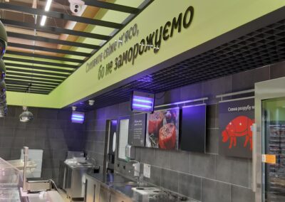Плоскорел’єфні акрилові букви в торговому залі NOVUS