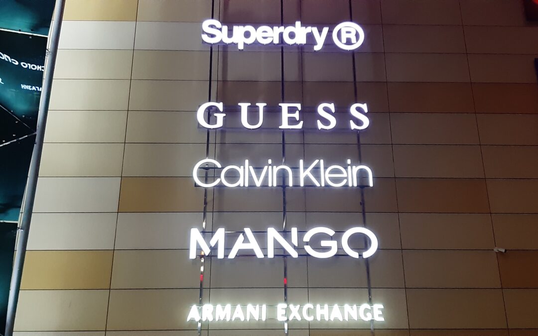 Mango фасадна вивіска