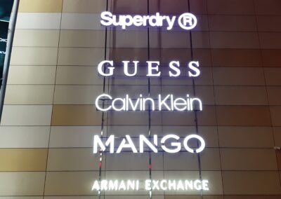 Mango фасадна вивіска