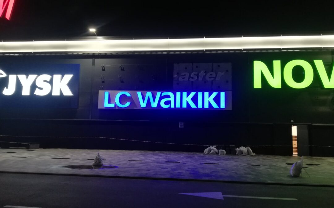 LC Waikiki создание и монтаж логотипа для фасада