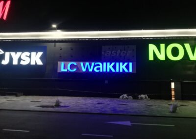LC Waikiki створення та монтаж логотипу для фасаду