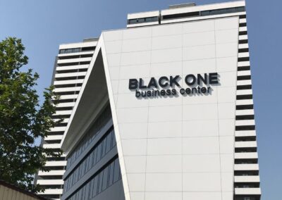 Алюмінієві контражурні букви BLACK ONE